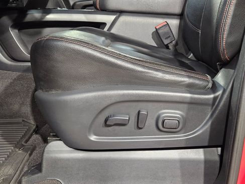 Used 2021 Nissan Titan PRO-4X w/ Pro-4x Convenience Package AWD/4WD image 24