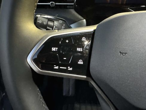 New 2025 Volkswagen ID. Buzz Pro S Plus RWD image 32