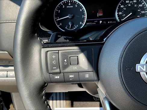 Certified 2024 Nissan Pathfinder SL w/ Black Appearance Package AWD/4WD image 11