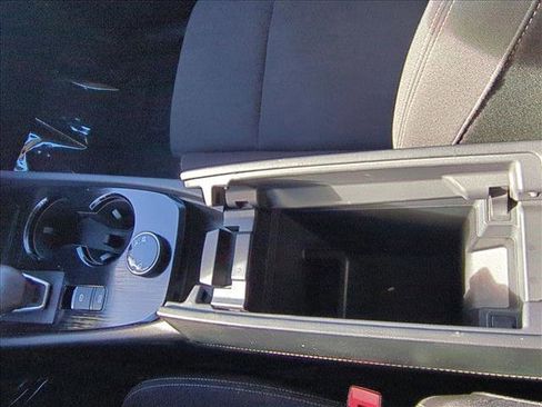 Used 2023 Nissan Rogue S image 15