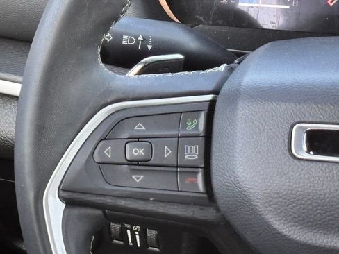 Used 2023 Jeep Grand Cherokee Altitude AWD/4WD image 12
