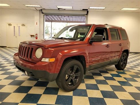 Used 2012 Jeep Patriot Latitude w/ Altitude Pkg image 3