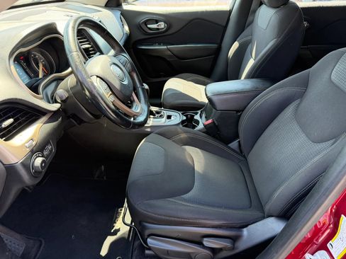 Used 2016 Jeep Cherokee Latitude FWD image 9