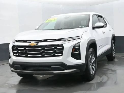Used 2025 Chevrolet Equinox LT FWD image 1