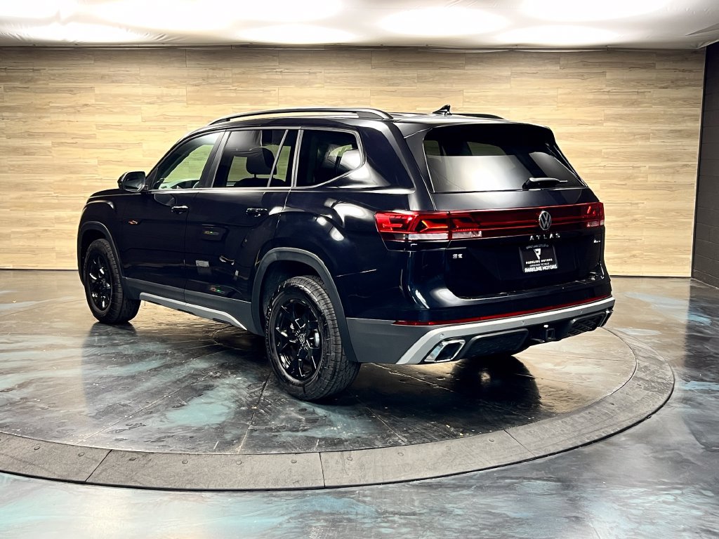 Used 2025 Volkswagen Atlas Peak Edition SE AWD/4WD image 12
