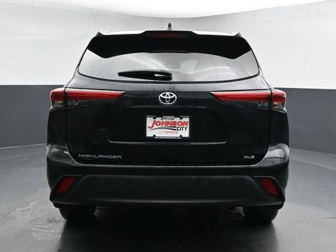 Used 2023 Toyota Highlander XLE image 8