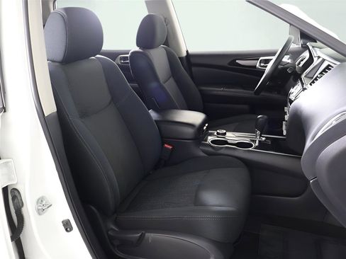 Used 2020 Nissan Pathfinder SV image 29