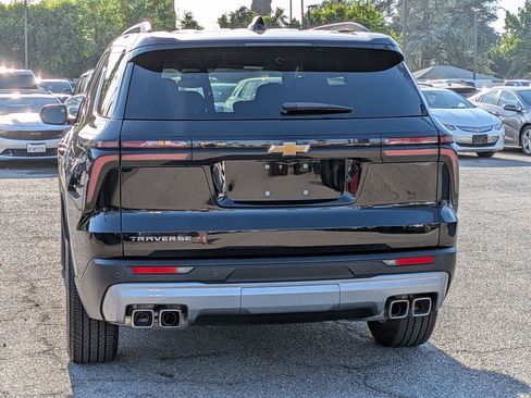 Used 2026 Chevrolet Traverse LT w/ LPO, Floor Liner Package FWD image 6