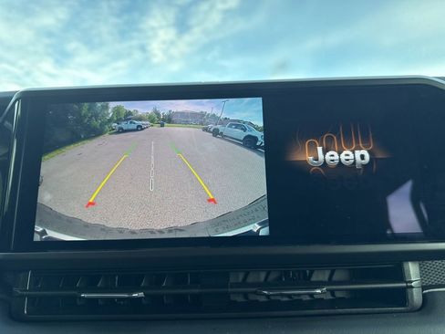 Used 2026 Jeep Wrangler Unlimited Rubicon AWD/4WD image 13