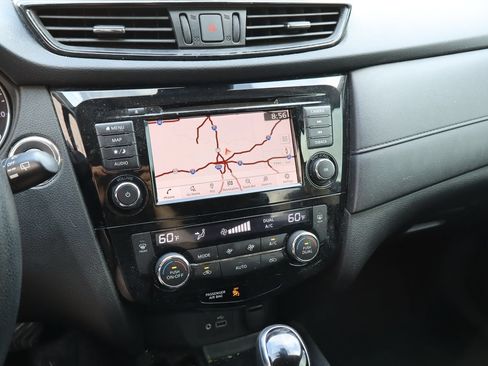 Used 2019 Nissan Rogue SV w/ Premium Package FWD image 7