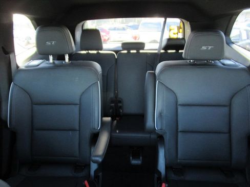 Used 2025 Buick Enclave Sport Touring image 27