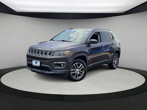 Used 2019 Jeep Compass Latitude w/ Popular Equipment Group image 1