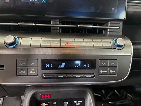 Used 2025 Hyundai Kona SEL image 16