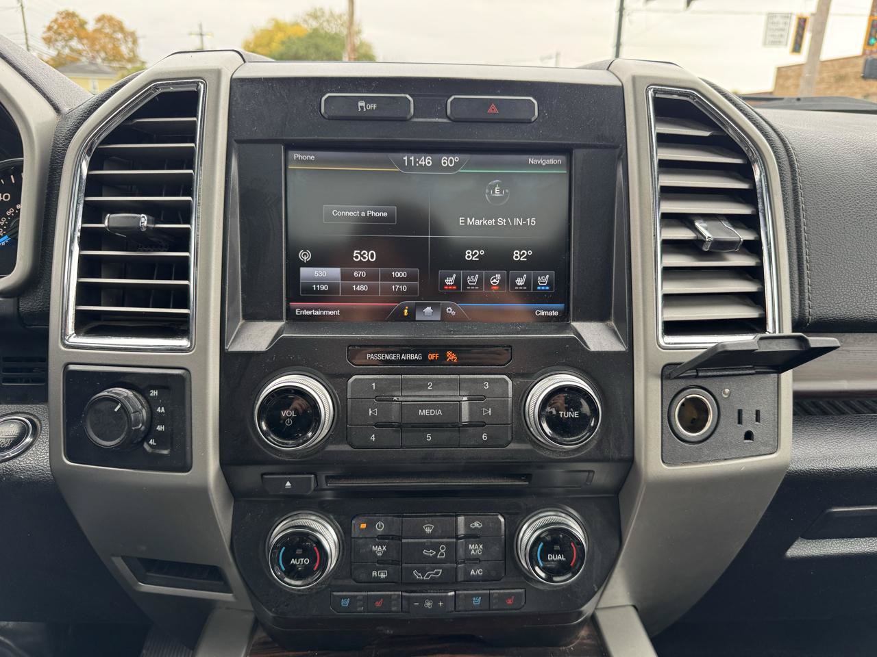 Used 2015 Ford F150 Lariat w/ Equipment Group 502A Luxury AWD/4WD image 26