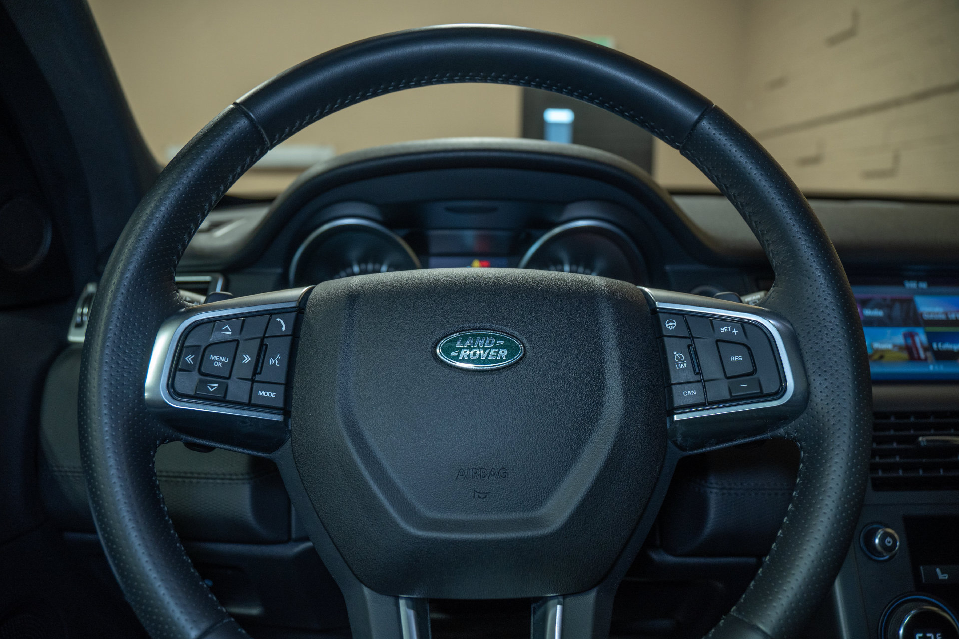 Used 2019 Land Rover Discovery Sport HSE Luxury AWD/4WD image 23
