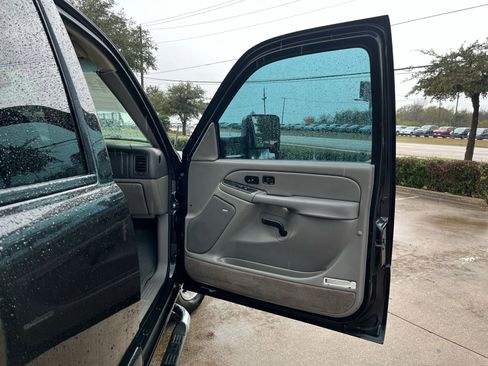 Used 2005 Chevrolet Avalanche Z66 w/ Preferred Equipment Group image 16