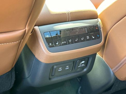 New 2026 Nissan Pathfinder Platinum AWD/4WD image 24