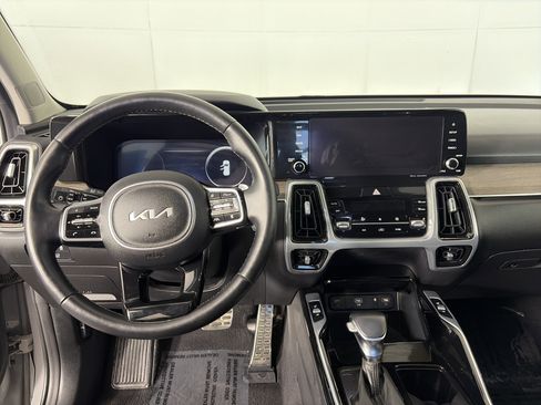 Certified 2023 Kia Sorento SX Prestige image 3
