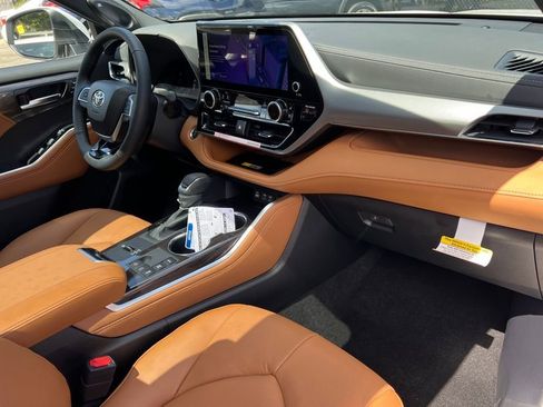 New 2026 Toyota Highlander Platinum AWD/4WD image 20