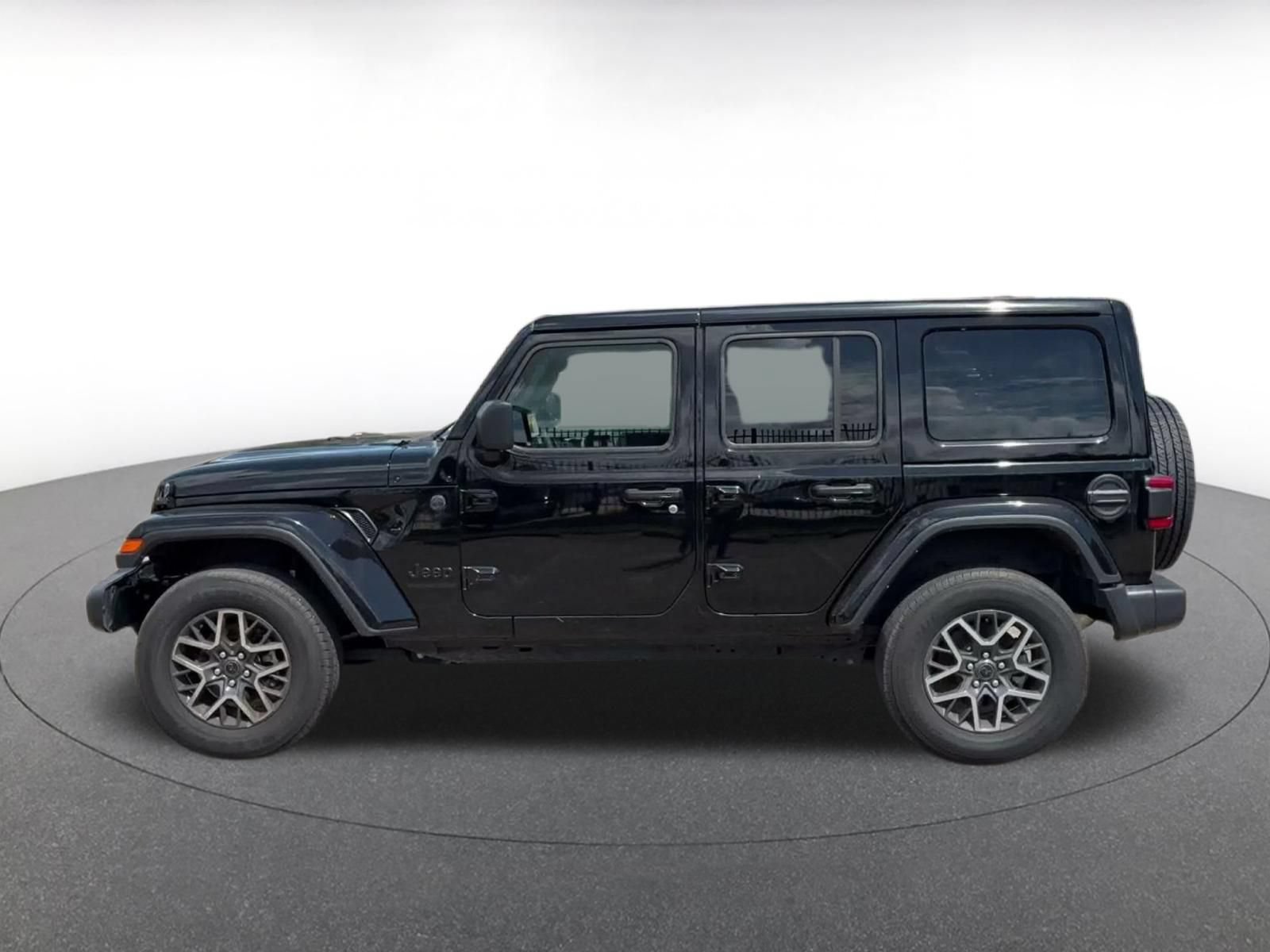 Used 2025 Jeep Wrangler Unlimited Sahara AWD/4WD image 8