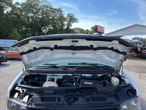 Used 2017 Chevrolet Express 2500 RWD image 33