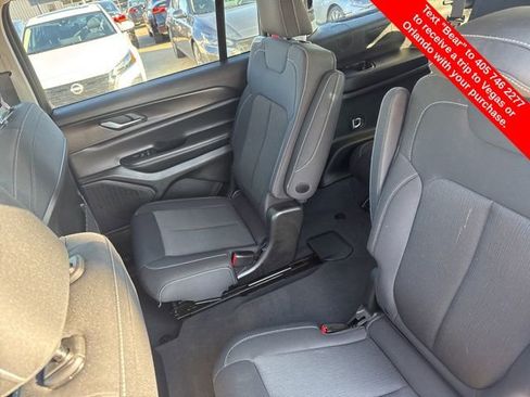 Used 2023 Jeep Grand Cherokee L Laredo image 12