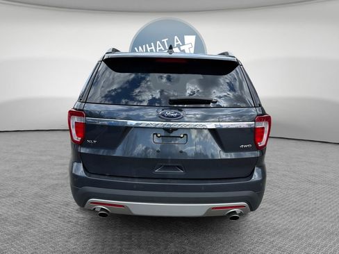 Used 2017 Ford Explorer XLT w/ Equipment Group 202A image 5