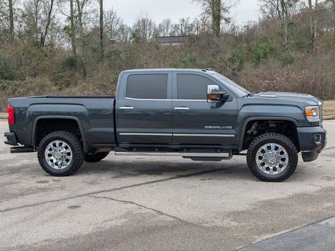 Used 2017 GMC Sierra 2500 Denali w/ Duramax Plus Package image 6