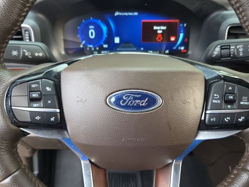 Used 2023 Ford Explorer King Ranch w/ Premium Technology Package AWD/4WD image 22