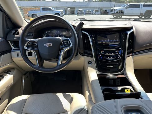 Used 2016 Cadillac Escalade ESV Luxury RWD image 18