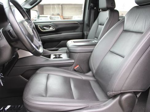 Used 2024 Chevrolet Suburban LT RWD image 30