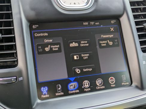 Used 2015 Chrysler 300 Limited image 30