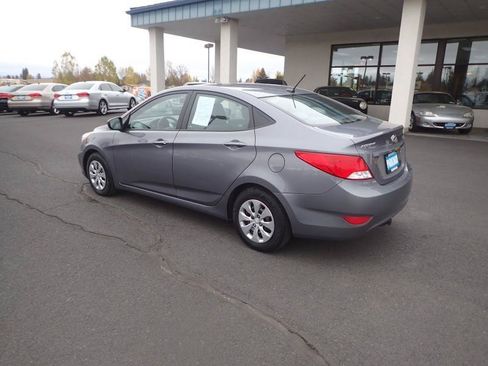 Used 2017 Hyundai Accent SE FWD image 3