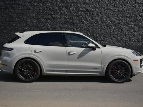 Certified 2026 Porsche Cayenne GTS AWD/4WD image 8
