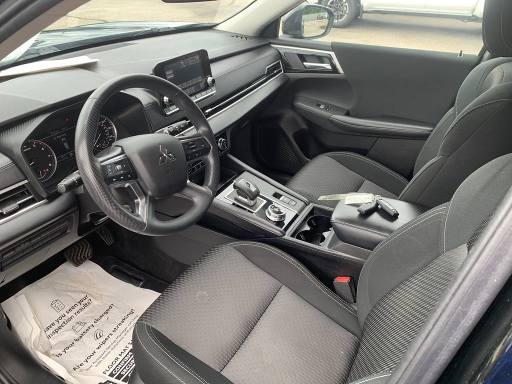 Used 2024 Mitsubishi Outlander ES AWD/4WD image 11