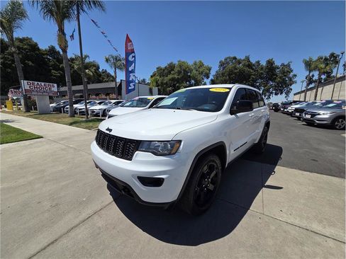 Used 2019 Jeep Grand Cherokee Laredo RWD image 1