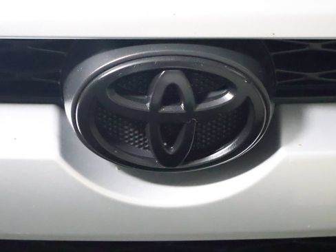Used 2016 Toyota 4Runner SR5 Premium AWD/4WD image 17