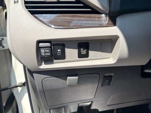 Used 2016 Toyota Sienna XLE FWD image 32