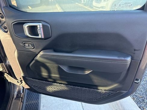 Used 2022 Jeep Wrangler Unlimited Sahara w/ Cold Weather Group image 33