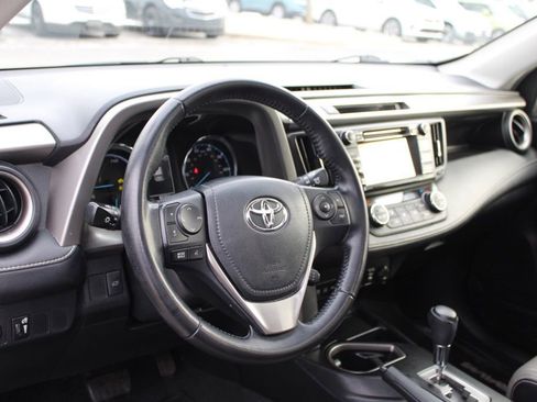 Used 2016 Toyota RAV4 XLE image 19