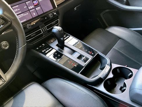 Used 2023 Porsche Macan S image 16