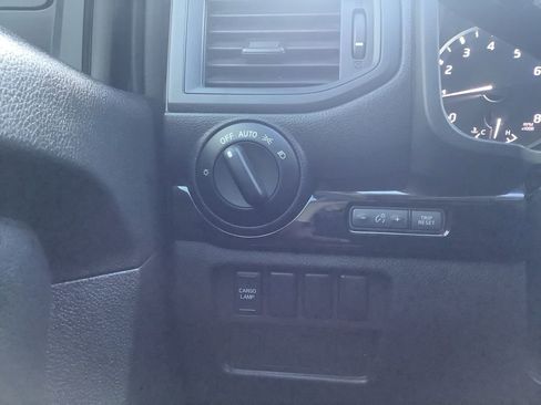 Used 2024 Nissan Titan SV image 14