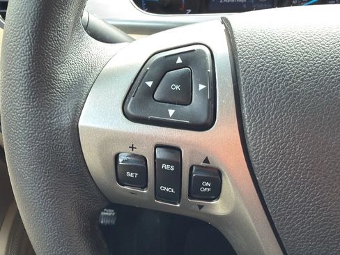 Used 2018 Ford Taurus SEL AWD/4WD image 12