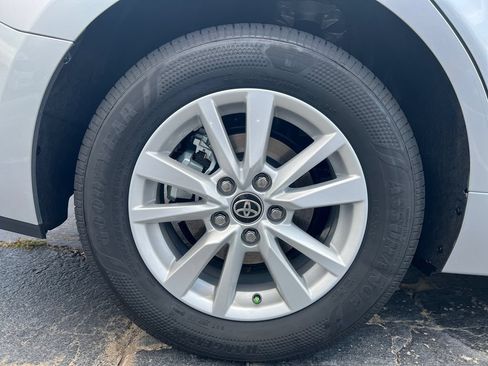 New 2026 Toyota Camry Hybrid FWD image 17
