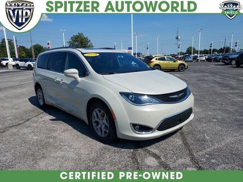 Used 2020 Chrysler Pacifica Touring-L FWD image 1