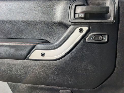 Used 2012 Jeep Wrangler Sahara image 12