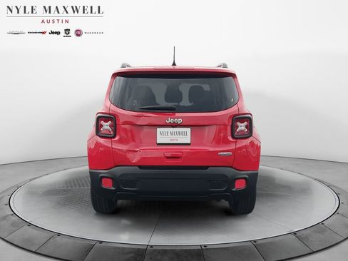 Used 2018 Jeep Renegade Latitude w/ Popular Equipment Group FWD image 15