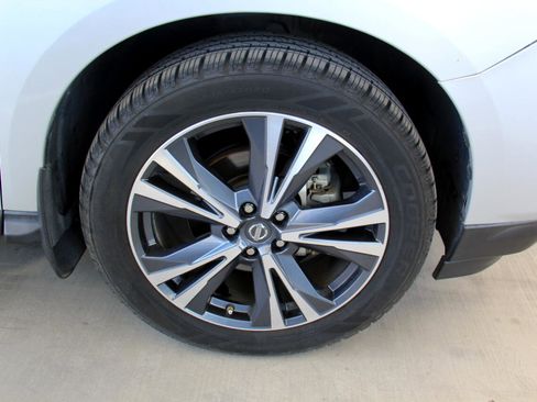 Used 2017 Nissan Pathfinder Platinum image 37