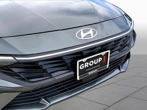 Used 2025 Hyundai Elantra Sport FWD image 28