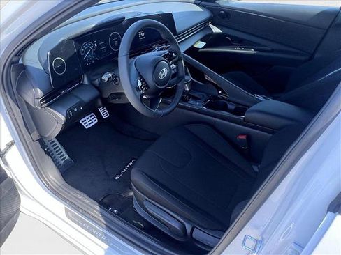 New 2025 Hyundai Elantra SEL image 3